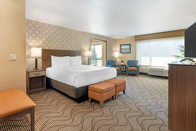 جناح بسرير كينج بشرفة بمطبخ صغير، Best Western Plus Heritage Inn 2/4
