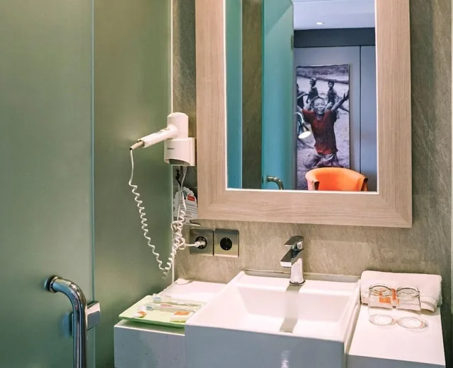 Harris, Unique, Twin Beds، HARRIS Hotel & Residence Riverview Kuta - Bali 3/3