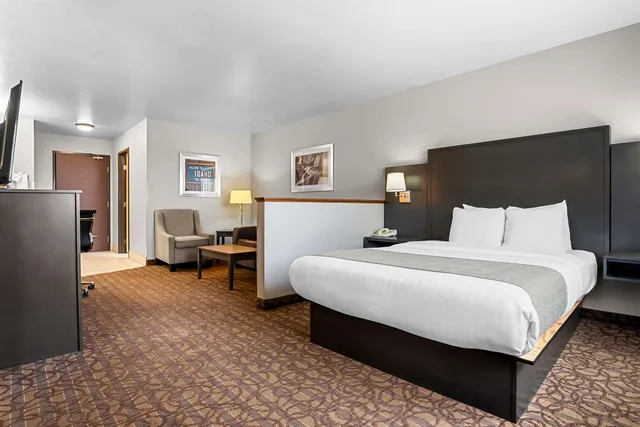 Room, King Bed, Sofa, Best Western Sawtooth Inn & Suites 1/1