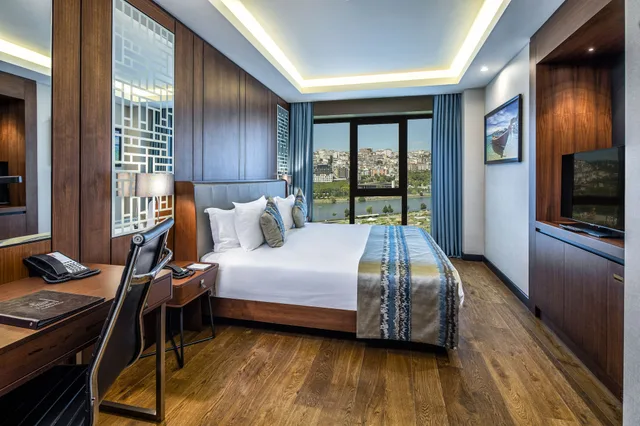 Deluxe, King Bed, Murphy Bed, Sea View, Balcony، Arise Hotel Golden Horn 2/4