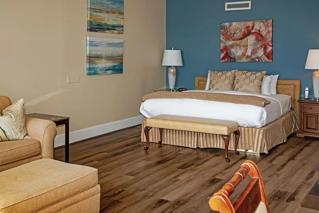 جناح سوبيريور بسرير كينج مع أريكة يُسمح فيها بالحيوانات الأليفة بحوض استحمام، Haywood Park Hotel, Ascend Hotel Collection 3/10