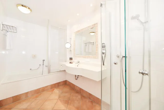 جناح بسرير كوين مع أريكة، Hotel Prinzregent 2/3
