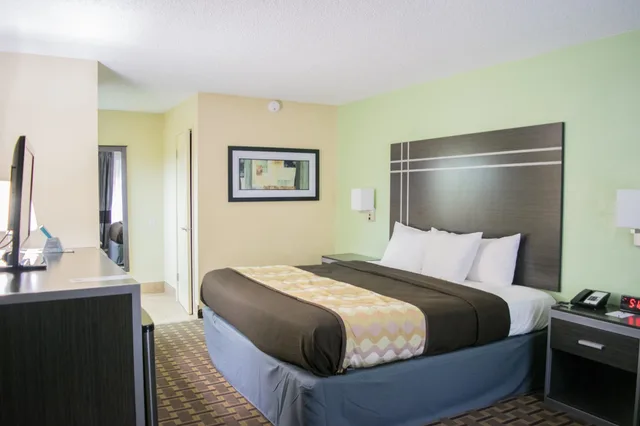 غرفة قياسية بسرير كينج، Best Western Coachlight 2/5