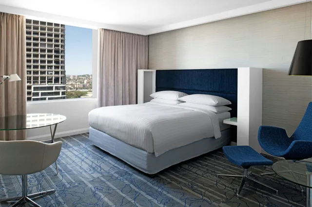 Room, Sydney Harbour Marriott 2/4