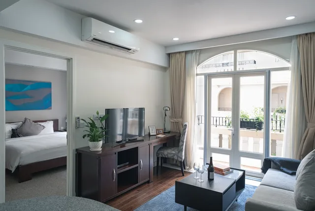 2 Bedrooms, Family Suite, 2 King Beds, Kitchen, Central Mansions 9/10