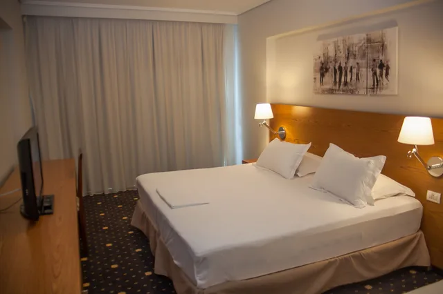غرفة عائلية بسرير كوين وسريرين منفصلين بشرفة، Agimi And S Hotel 1/10