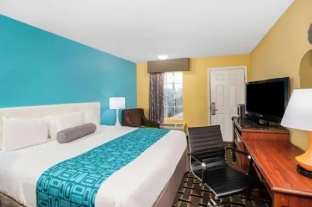 غرفة بسرير كينج للمدخنين، Howard Johnson By Wyndham Dalton 2/4