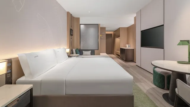 Standard, King Bed, Holiday Inn Wenzhou Airport by IHG 2/6