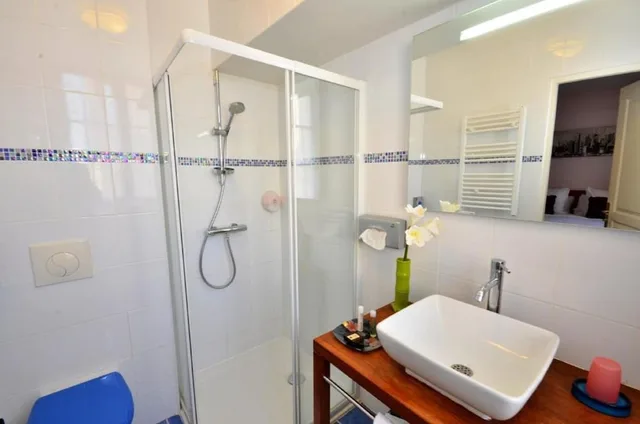 غرفة قياسية بسرير كينج، Hotel Du Fort 3/5
