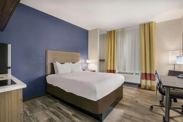 جناح بسرير كوين لذوي الإعاقة، MainStay Suites Joliet I-55 1/5