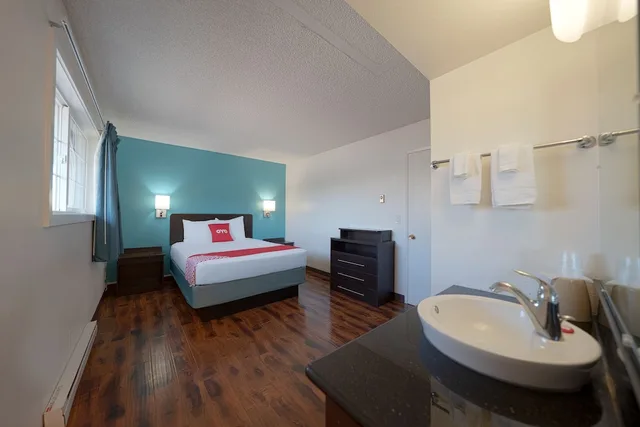 غرفة بريميوم بسرير كوين بمطبخ صغير، Travelodge Inn & Suites by Wyndham Saint Helens OR 5/6