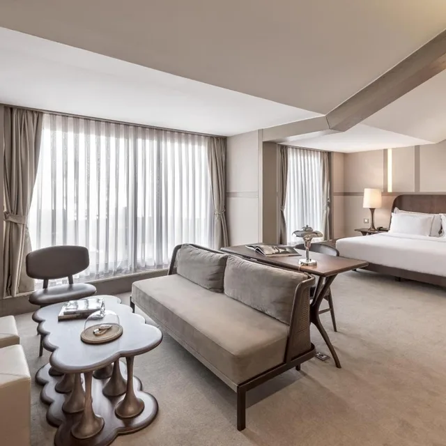 جناح جونيور بسرير كينج بشرفة، The Stay Nisantasi 3/5