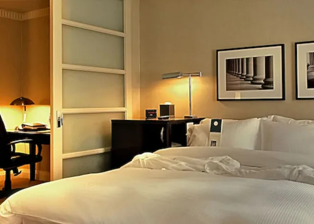 جناح ركني بسرير كينج مع أريكة، Windsor Arms Hotel 1/2