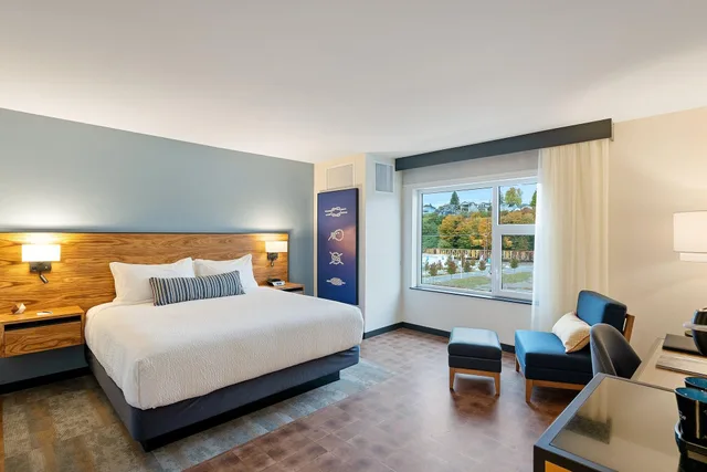 غرفة قياسية بسرير كينج بإطلالة على المرسى، Hotel Indigo Seattle Everett Waterfront 2/5