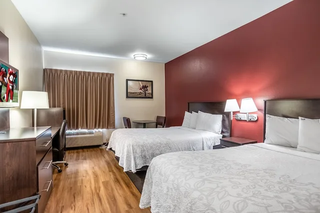 غرفة قياسية بسريرين مزدوجين لذوي الإعاقة، Red Roof PLUS Phoenix West 3/7