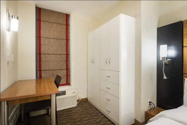 Deluxe, Queen Bed, Hotel Five44 4/4