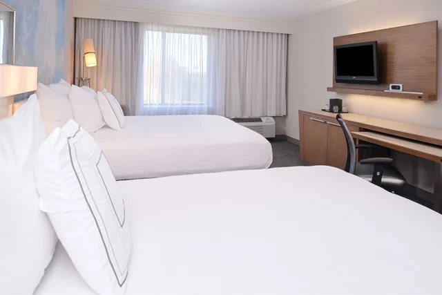 غرفة بسريرين كوين، Country Inn & Suites by Radisson, Brown Deer - Milwaukee North 1/3