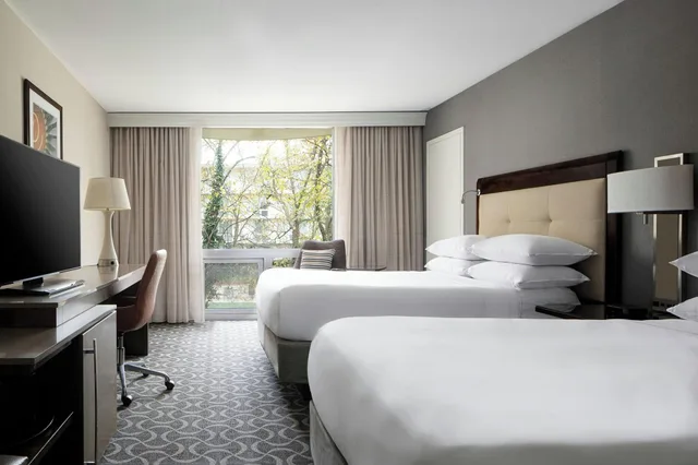 غرفة بسريرين مزدوجين، Marriott St. Louis Airport 4/8