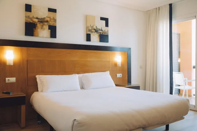 غرفة رومانسية ديلوكس بسريرين منفصلين بشرفة، Hotel Bonalba Alicante 2/7