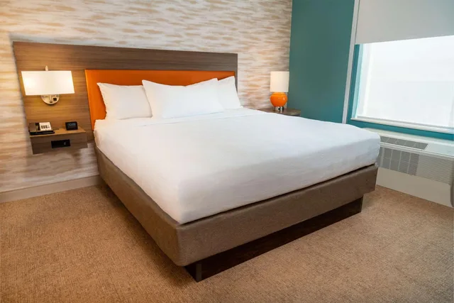 جناح بسرير كينج بغرفة نوم واحدة مع أريكة، Home2 Suites By Hilton Corona 1/3