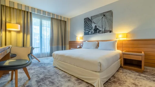 غرفة بريميوم بسرير مزدوج بإطلالة على الحديقة بشرفة، HOLIDAY INN RESORT NICE - PORT SAINT LAURENT 4/10