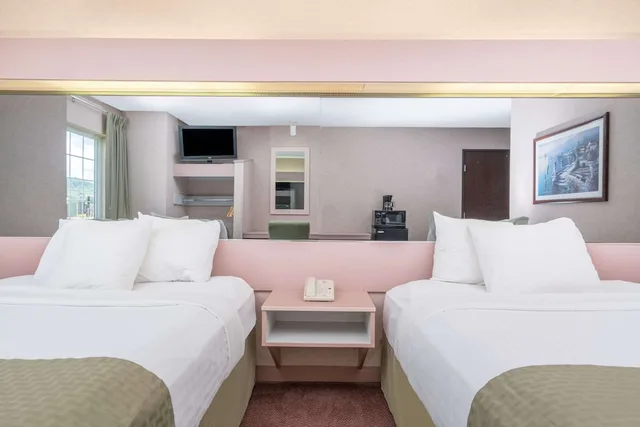 غرفة قياسية بسريرين كوين، Microtel Inn By Wyndham Onalaska La Crosse 1/6