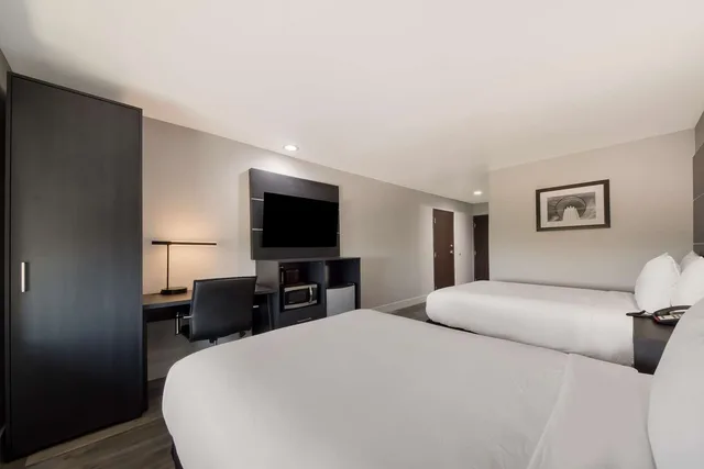 غرفة بسريرين مزدوجين بحوض استحمام لذوي الإعاقة، Best Western Seaworld San Antonio 3/4