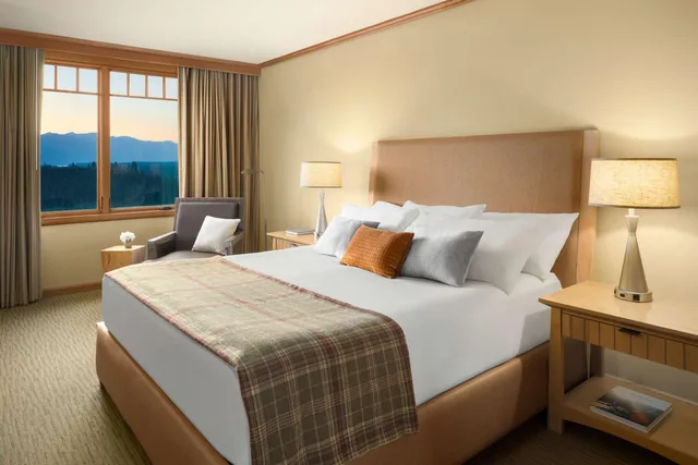 1 Bedroom, Renovated, Lodge, Suite, King Bed, Resort View, Sofa, Suncadia Resort 2/6
