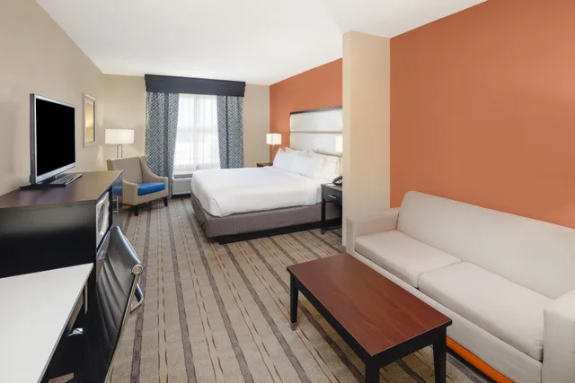 جناح بسرير كينج، Holiday Inn Express And Suites Duluth Mall Area 2/4