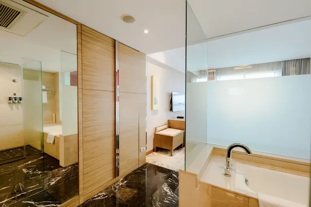 غرفة تنفيذية بسرير كينج، Four Points By Sheraton Qingdao Chengyang 8/8