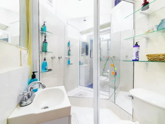 Verde, Queen Bed, No Window, Shared Bathroom، Casa ITZAE B&B 7/10