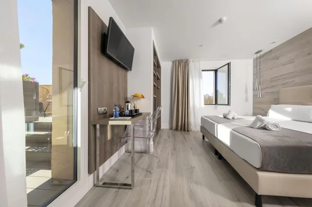 غرفة قياسية بسرير مزدوج، Oasis Hotel 2/2
