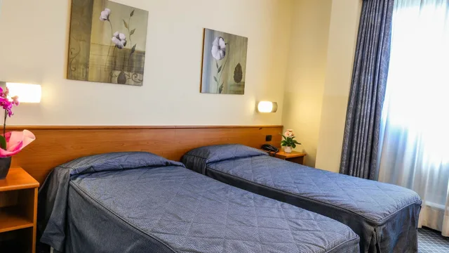 غرفة رباعية بأربعة أسرّة، HOTEL GALLIA 1/6