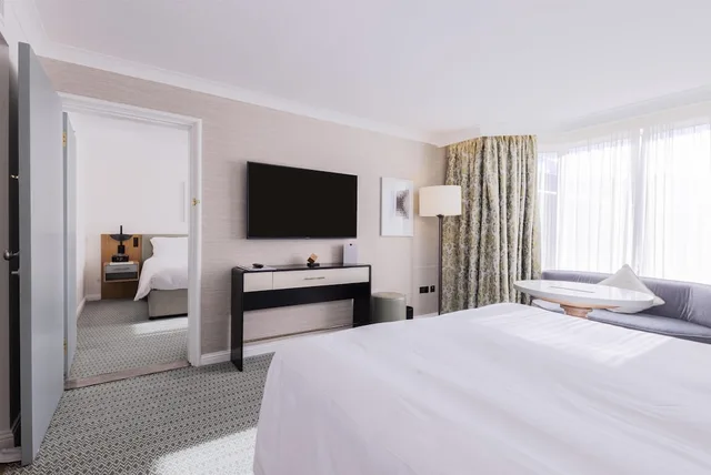 Connecting, Family, King and Twin Beds, Conrad Dublin 6/10