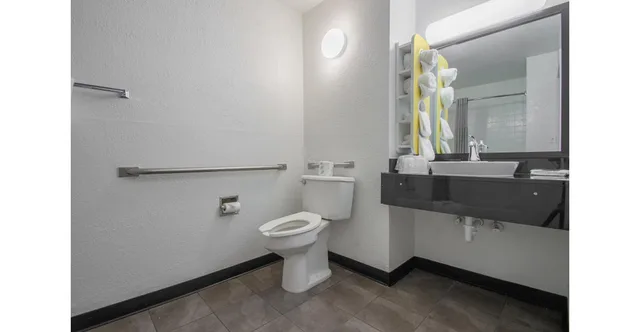2 Full Beds - Smoking، Motel6 Norcross, GA - Atlanta Northeast 4/5