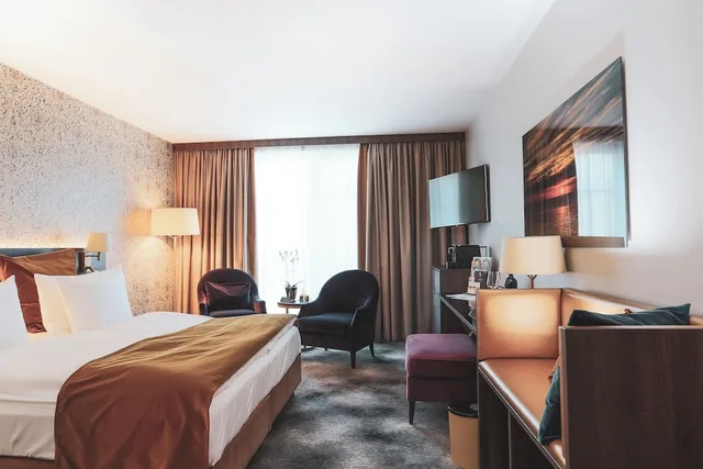 غرفة بسرير كينج بإطلالة على المتنزه، SCHLOSS Hotel Fleesensee 2/3