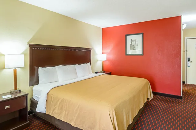 غرفة قياسية بسرير كينج، Quality Inn & Suites Hagerstown 2/4