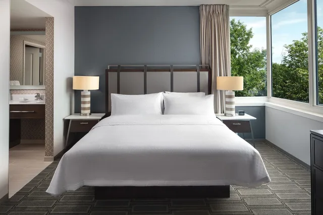 جناح بسرير كينج بإطلالة على المدينة بحوض استحمام لذوي الإعاقة، Homewood Suites By Hilton Teaneck Glenpointe 1/5