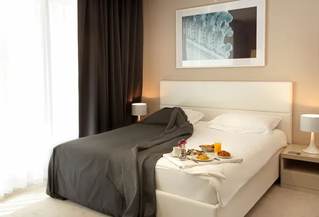 غرفة ديلوكس بسرير كينج، Atrium Hotel 1/10