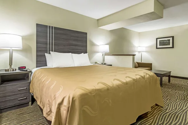 جناح بسرير كينج، Quality Inn & Suites North Lima - Boardman 1/2