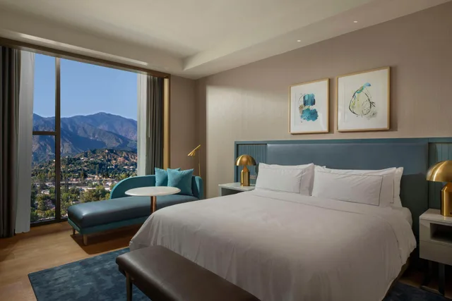 1 Bedroom, Suite, King Bed, Track View, Accessible، Hilton Arcadia Los Angeles 2/2
