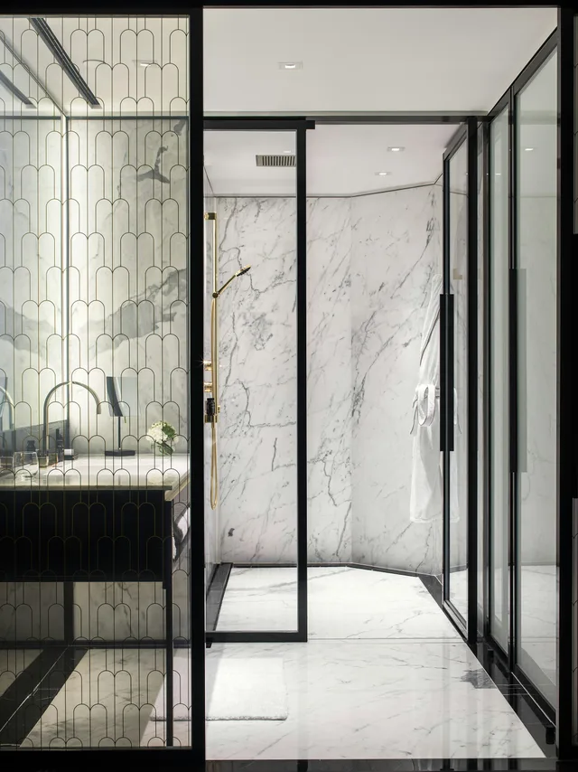 N1, Deluxe, Twin Beds, The Murray Hong Kong A Niccolo Hotel 2/2