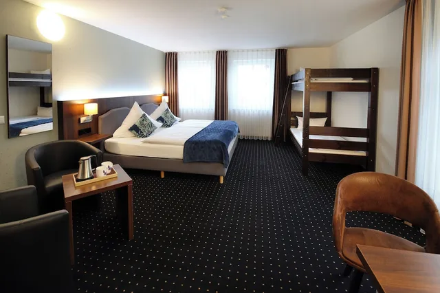 غرفة عائلية بأسرّة بطابقين وسرير كوين، Lobinger Hotel Weisses Ross 1/7
