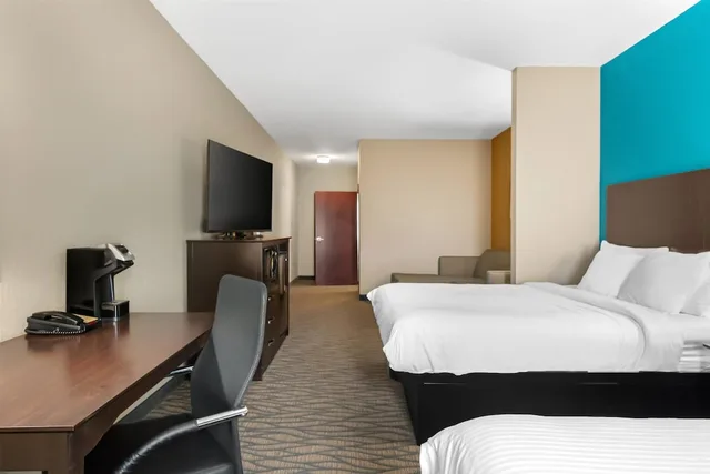 جناح بسريرين كوين مع أريكة لذوي الإعاقة، Best Western Plus Hiawatha Hotel 2/3