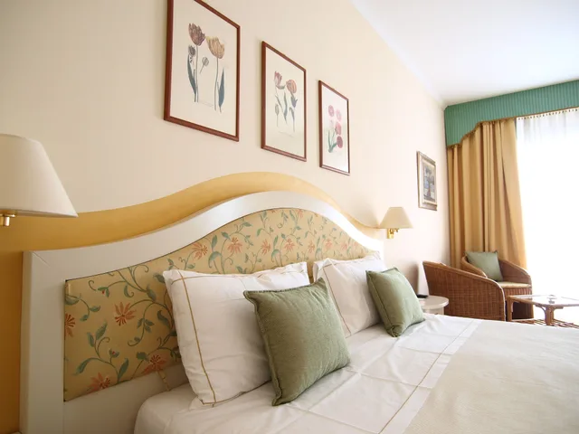 غرفة بسريرين منفصلين مفردة بسرير مزدوج، Madrigale Panoramic, Lifestyle & Soulful Hotel 2/4