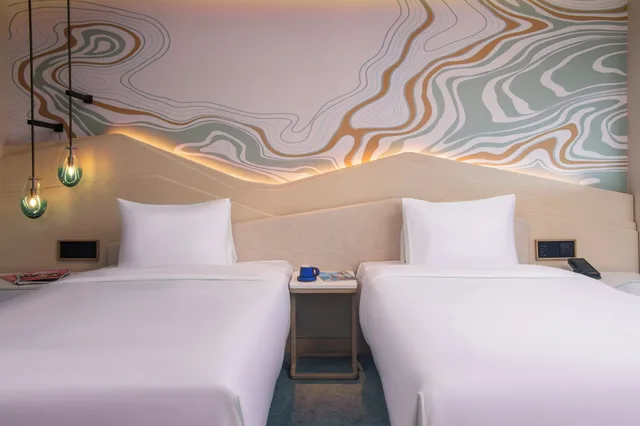 Premium, Twin Beds, Hotel Indigo Bandung Dago Pakar 2/6