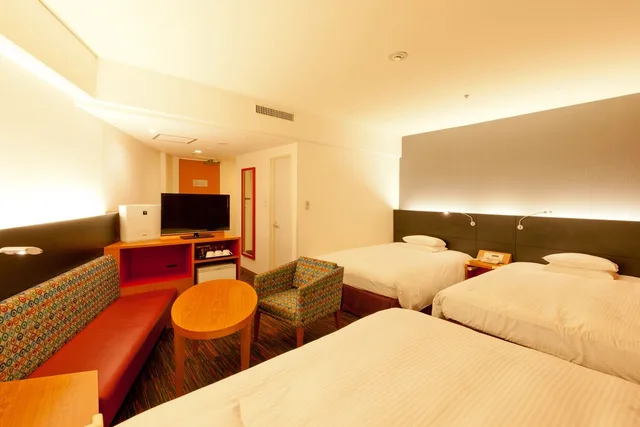 غرفة كومفورت ثلاثية بسريرين مزدوجين في المبنى الرئيسي، Hotel Nikko Narita 2/4