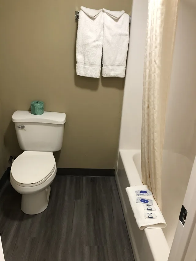 Deluxe, 2 Queen Beds, Smoking, Deluxe Inn & Suites By OYO Miami OK 9/10