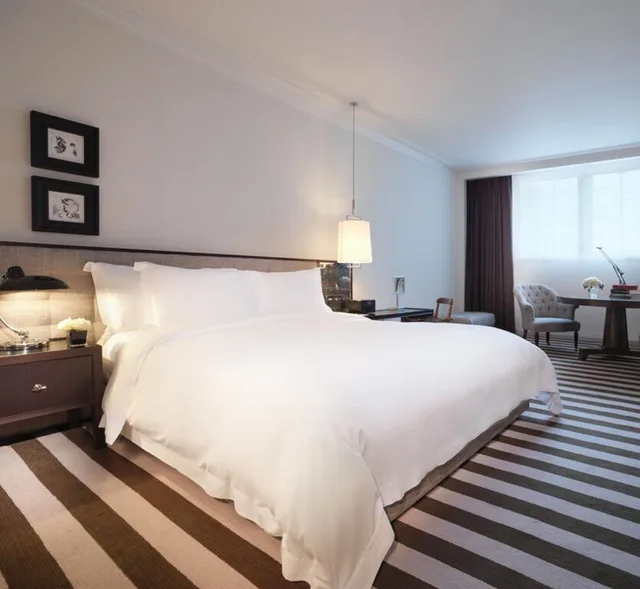 Deluxe, King Bed, Rosewood London 2/5