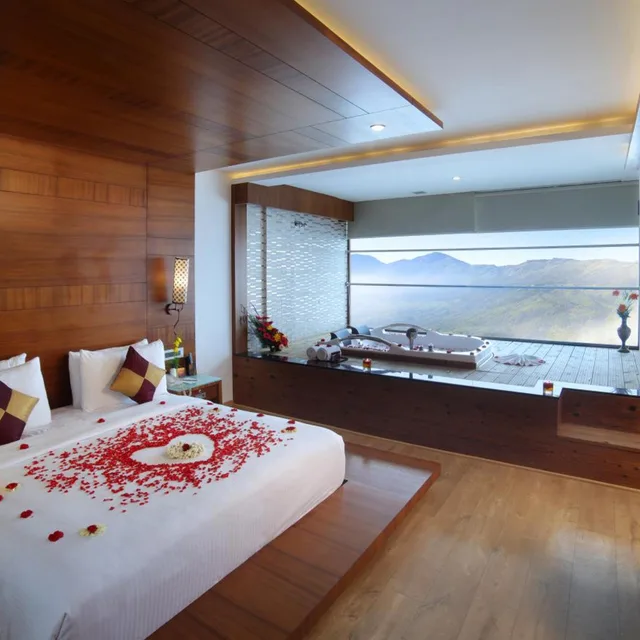جناح شهر العسل بجاكوزي، Amber Dale Luxury Hotel and Spa, Munnar (ex PLUM JUDY - THE LEISURE HOTEL) 4/10